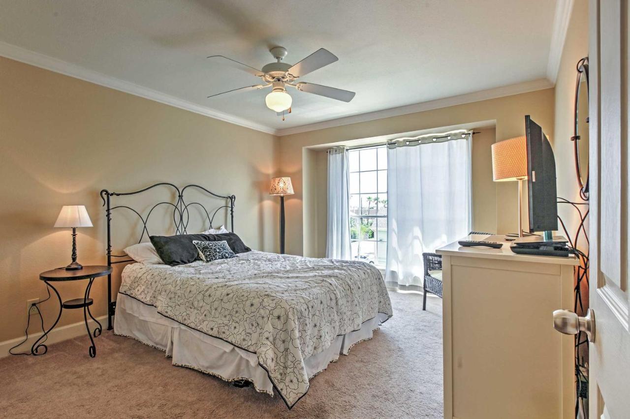 Colorful Galveston Retreat Steps From Beach And Pool Luaran gambar
